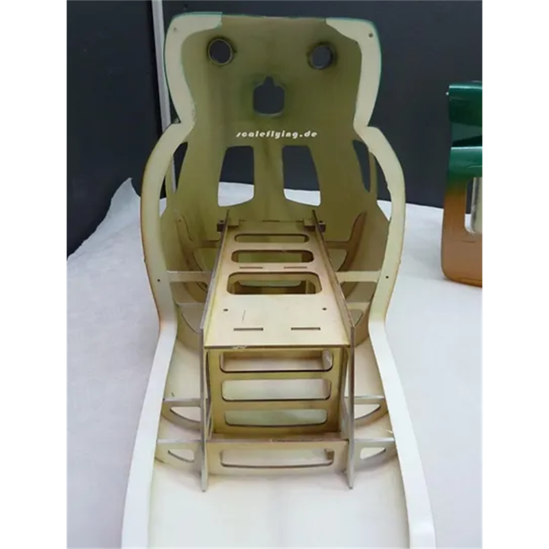 Fuselage Helicoptere Classe 600 - EC145 Peinture Verte et Or