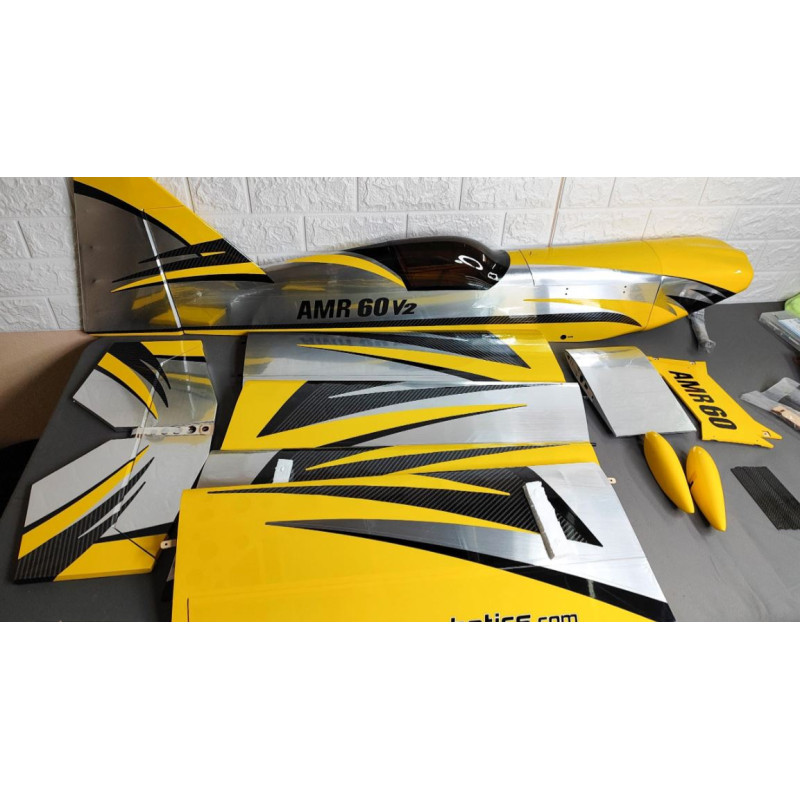 Aeromodello Precision Aerobatics Ultimate AMR 60 Giallo e Argento ARF circa 1,3m