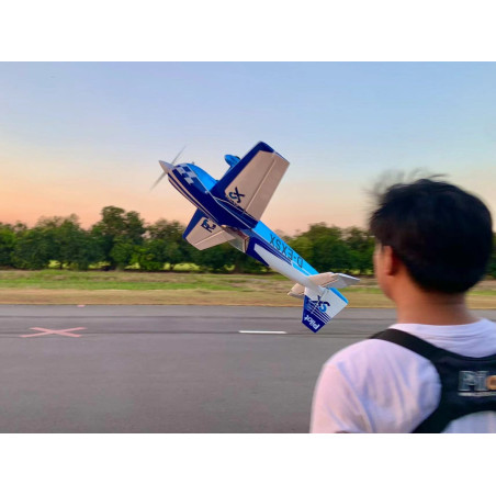 Kunstflugzeug - Extra 330 SX - RC-Pilot - (Spannweite 2,29m) Blau, Weiß, Schwarz