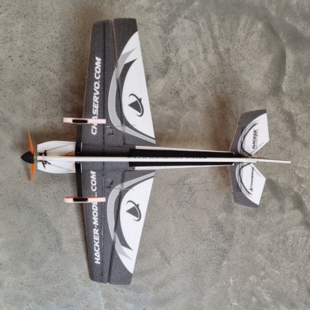 Avion Hacker model Cha-Zoom Action Jaune ARF env.1.00m