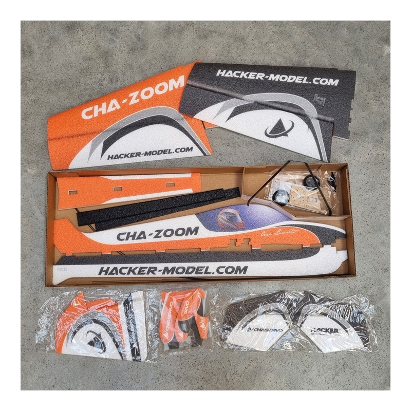 Avion Hacker model Cha-Zoom Action Jaune ARF env.1.00m