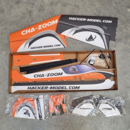 Avion Hacker model Cha-Zoom Action Jaune ARF env.1.00m